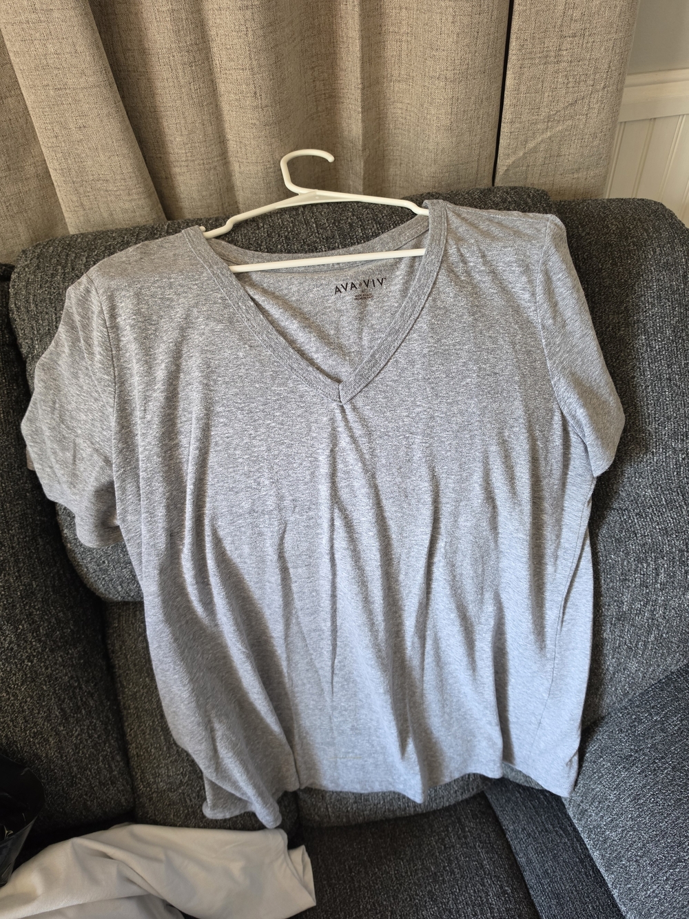 Ava & Viv Heather Gray V-Neck Short Sleeve Tee